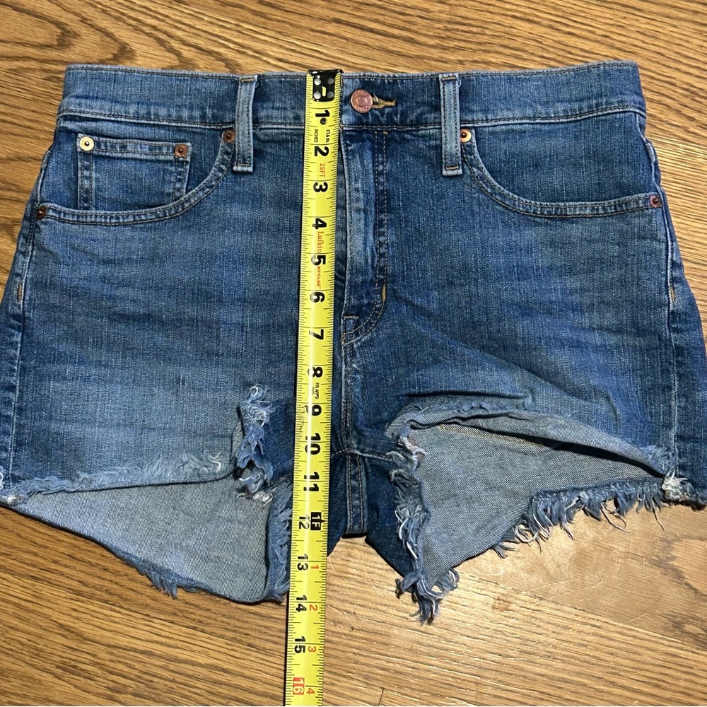 J Crew Mid-rise Indigo Denim Shorts
Item AV826‎ - Picture 13 of 16